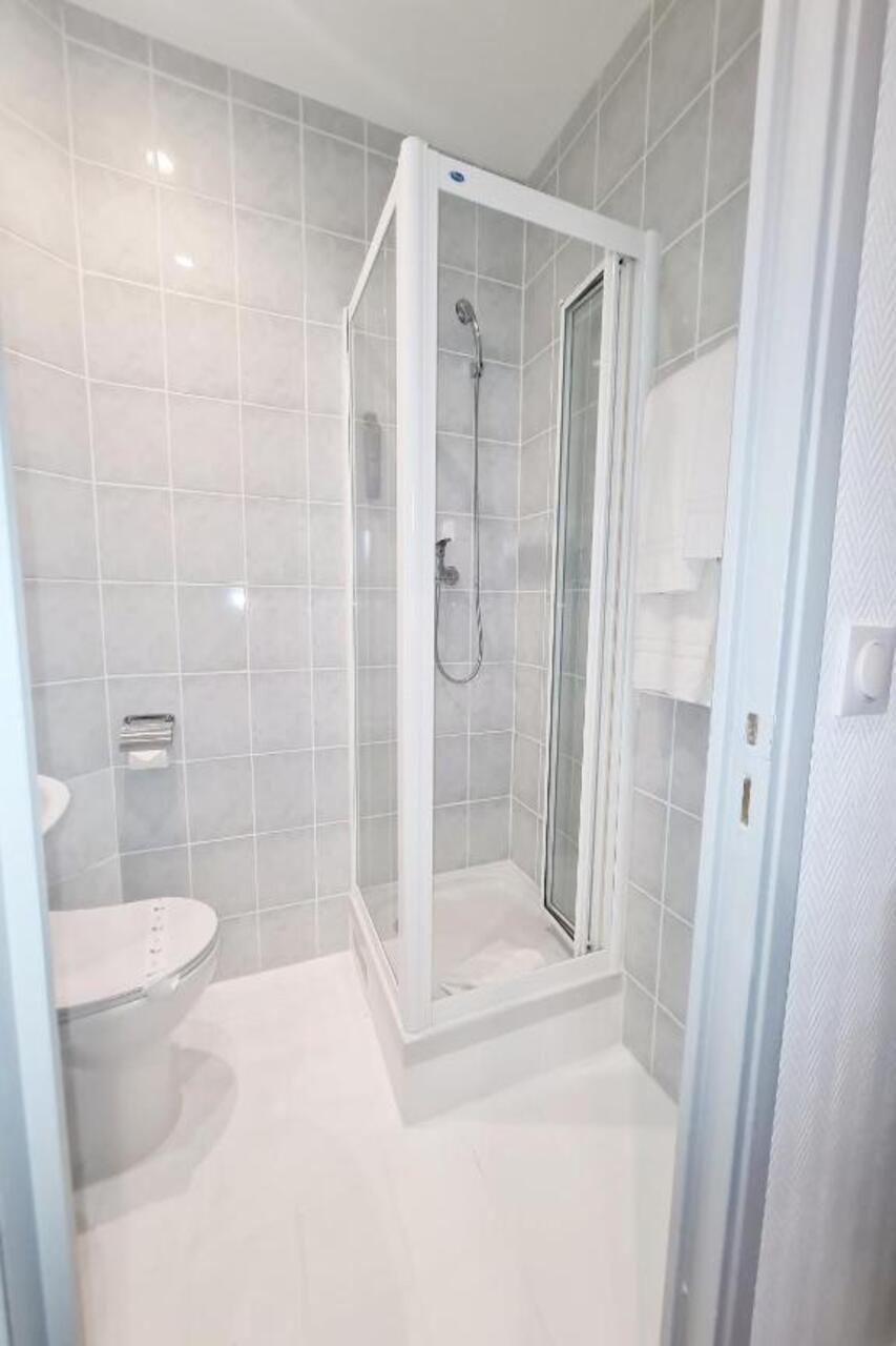 Hotel Le 23 Клиши Экстерьер фото